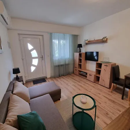 Ivana With Terrace Appartement *