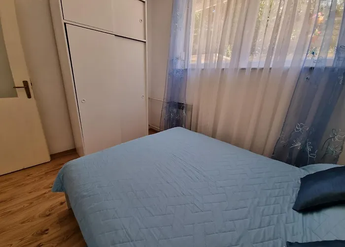 Ivana With Terrace Apartamento *